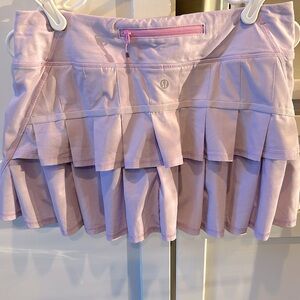 Lululemon skirt size 6 lavender with pink zipper